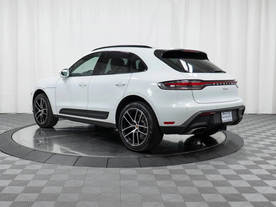 2022 Porsche Macan - Image 3 of 5