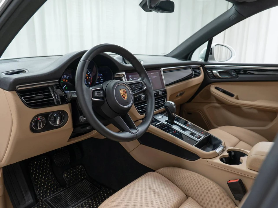 2022 Porsche Macan - Image 4 of 5