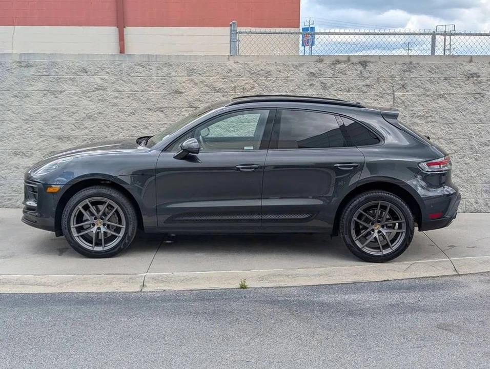 2022 Porsche Macan - Image 2 of 5