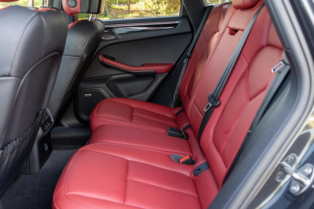 2022 Porsche Macan - Image 21 of 31