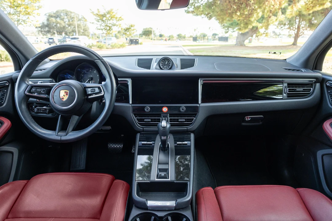 2022 Porsche Macan - Image 19 of 31