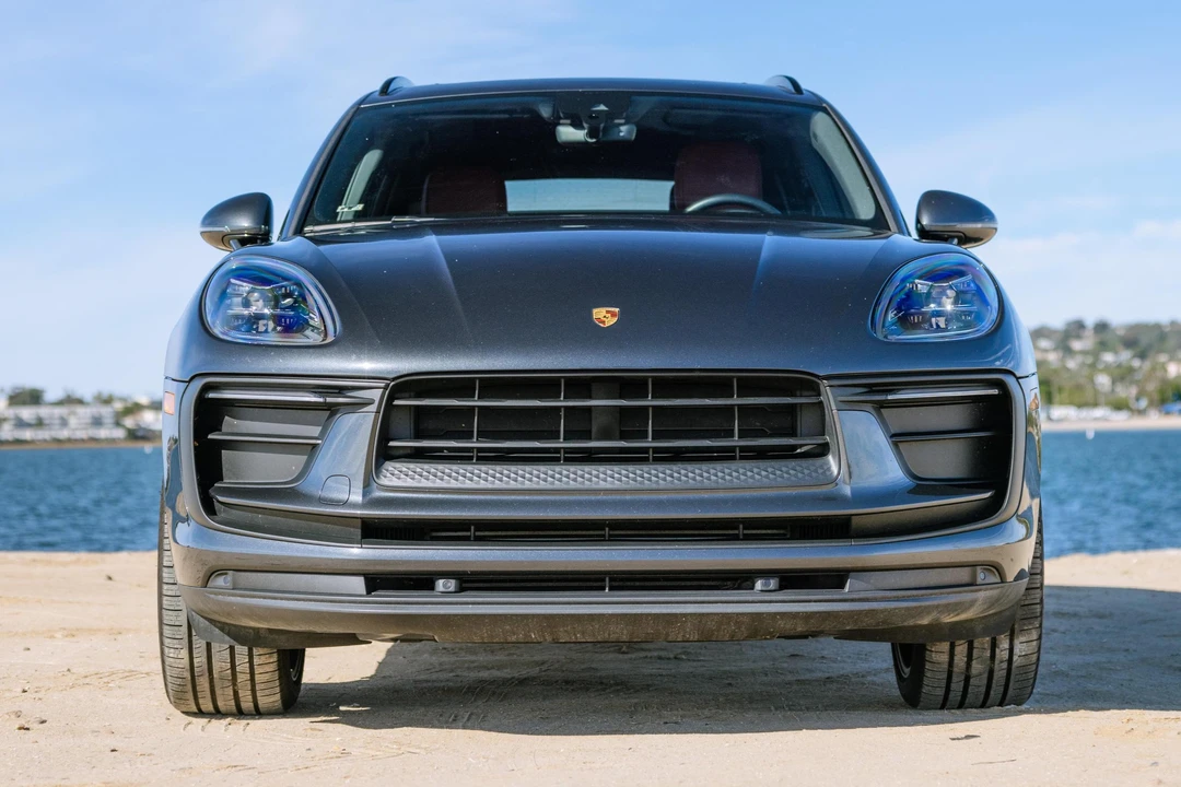 2022 Porsche Macan - Image 2 of 31