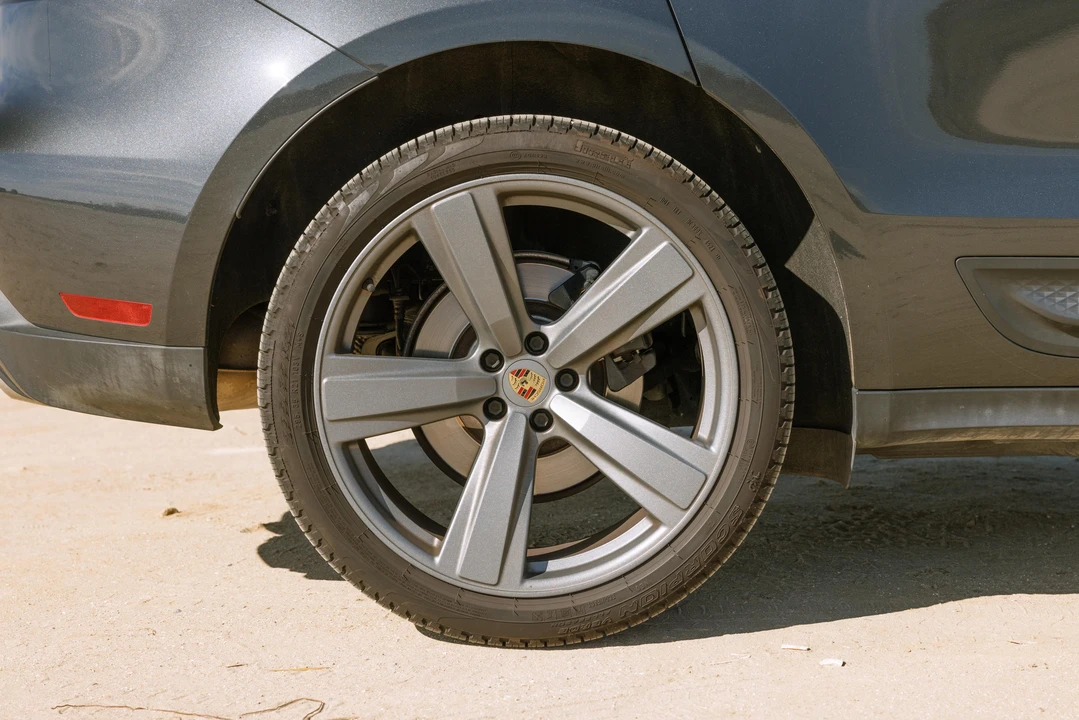 2022 Porsche Macan - Image 17 of 31