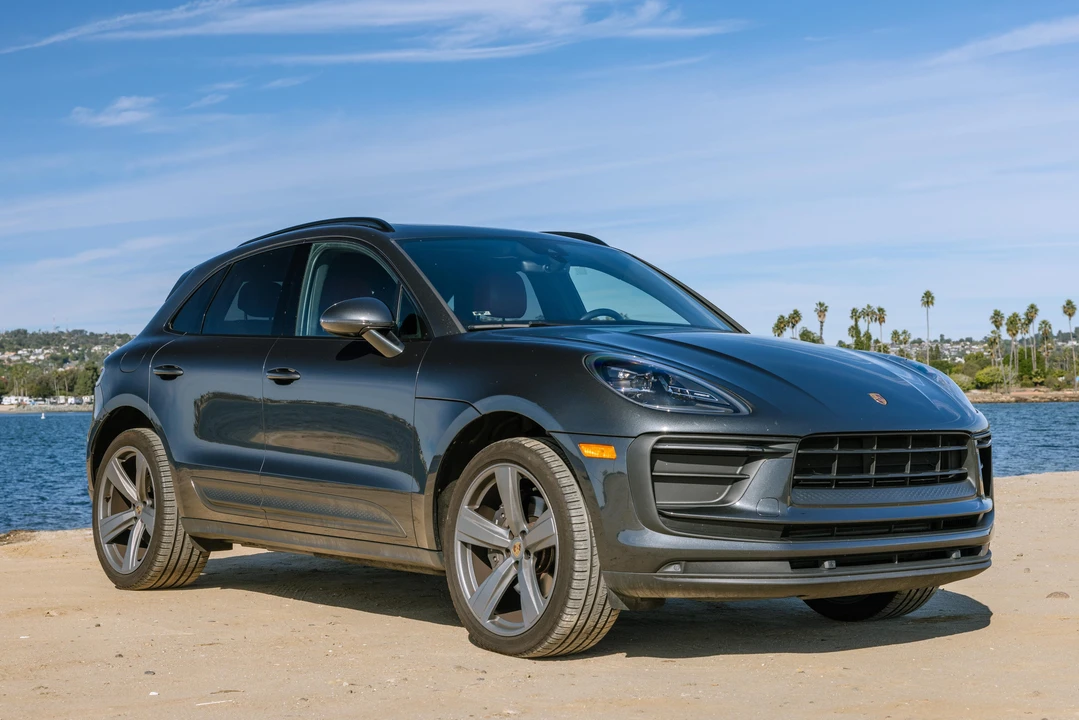 2022 Porsche Macan - Image 11 of 31