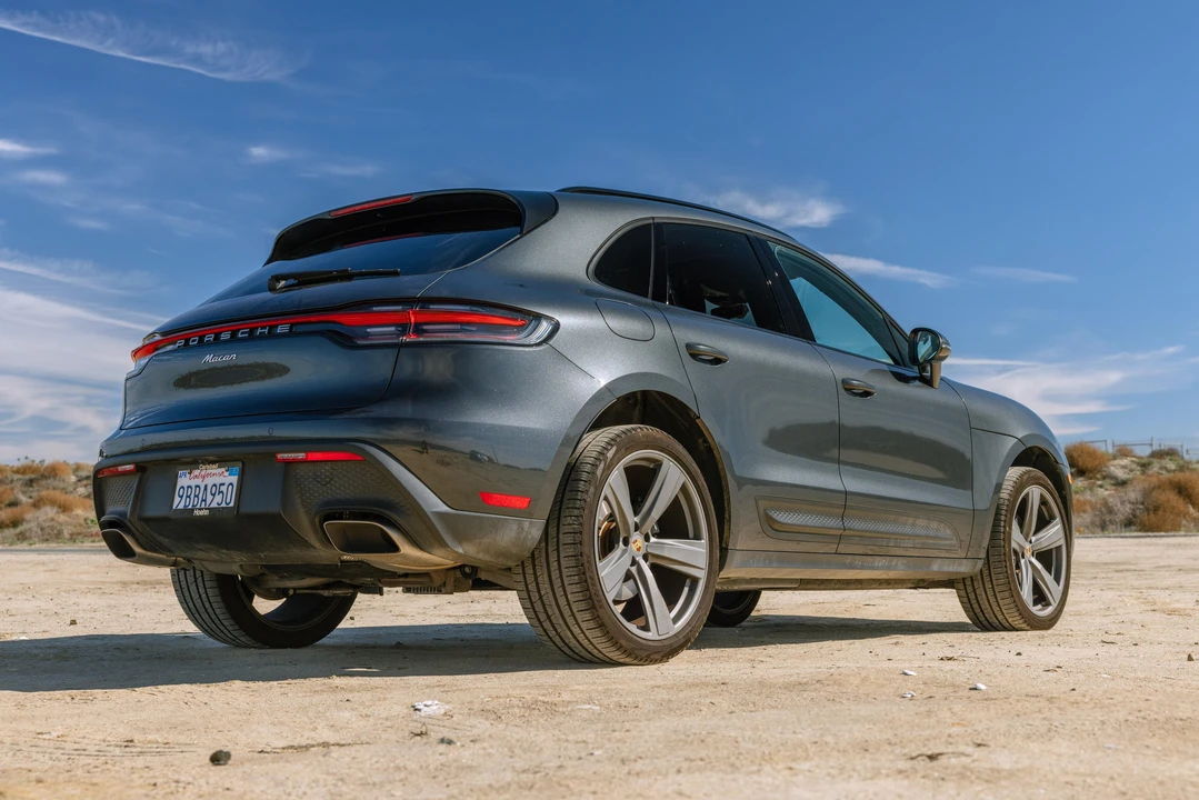 2022 Porsche Macan - Image 9 of 31