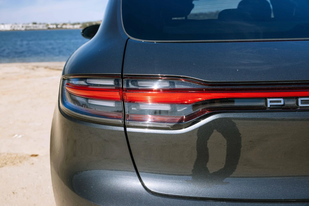2022 Porsche Macan - Image 13 of 31