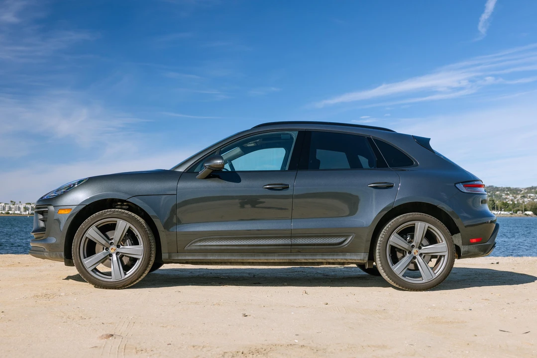 2022 Porsche Macan - Image 7 of 31