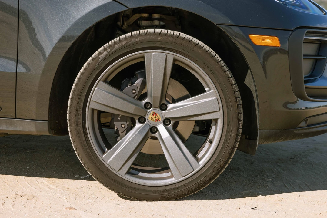 2022 Porsche Macan - Image 18 of 31
