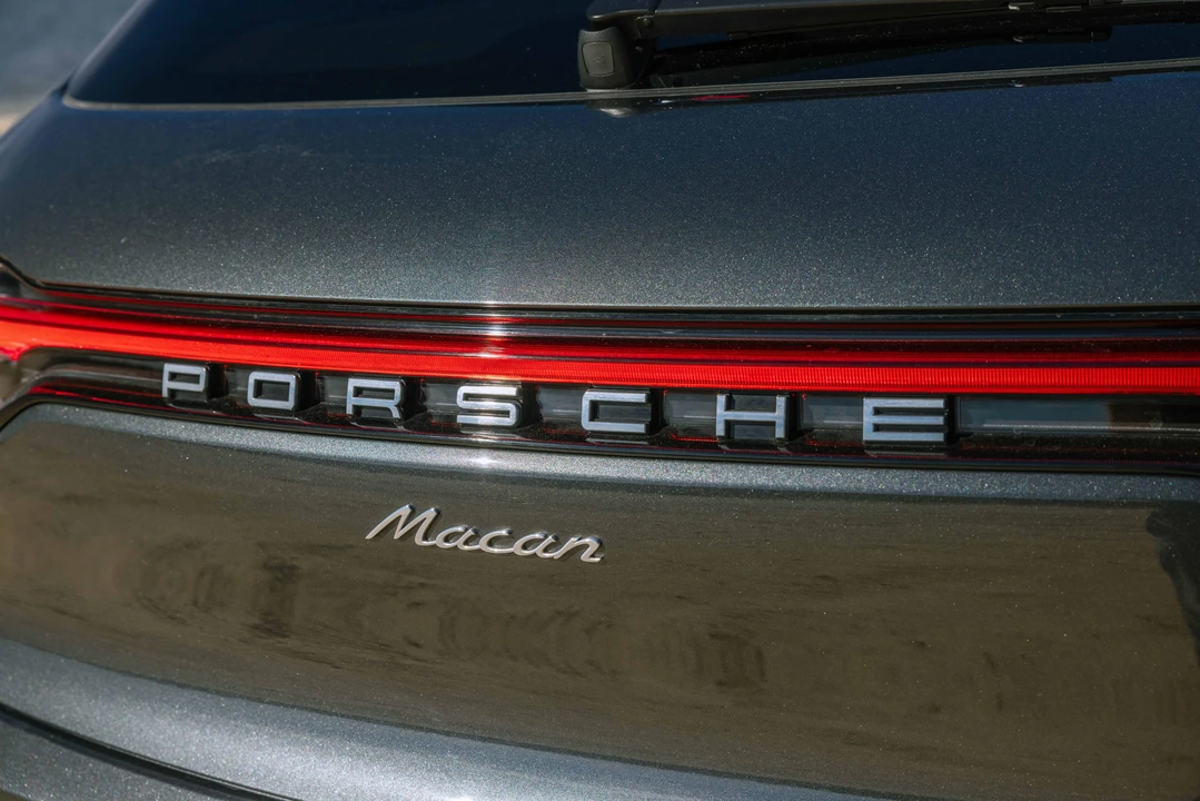 2022 Porsche Macan - Image 14 of 31