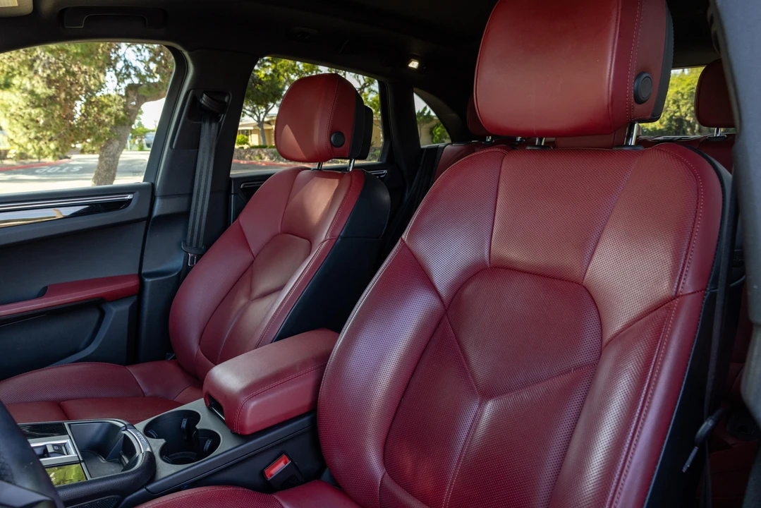 2022 Porsche Macan - Image 24 of 31