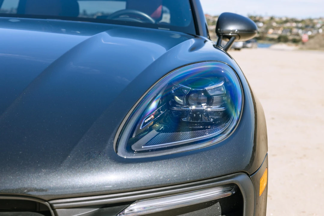 2022 Porsche Macan - Image 12 of 31