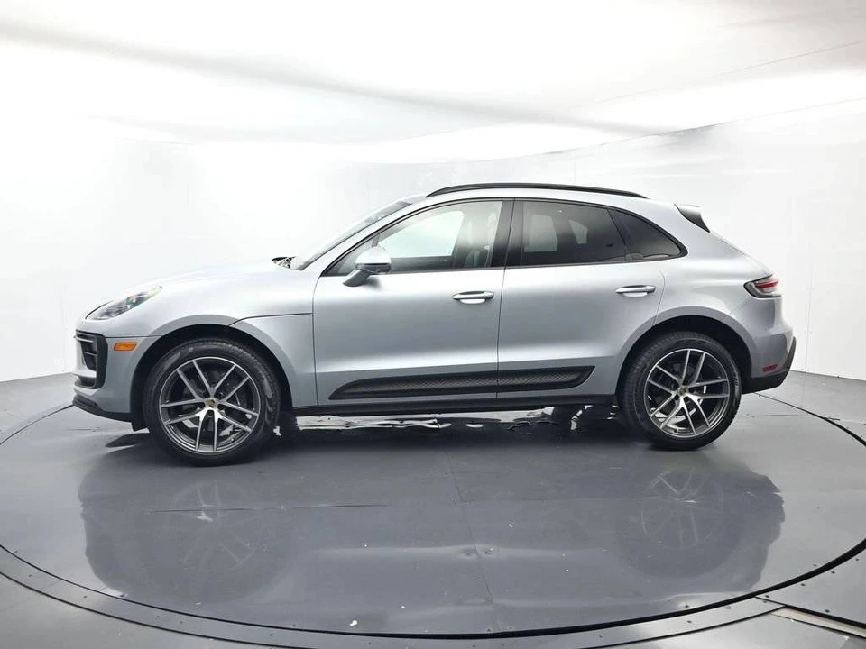 2022 Porsche Macan - Image 2 of 5