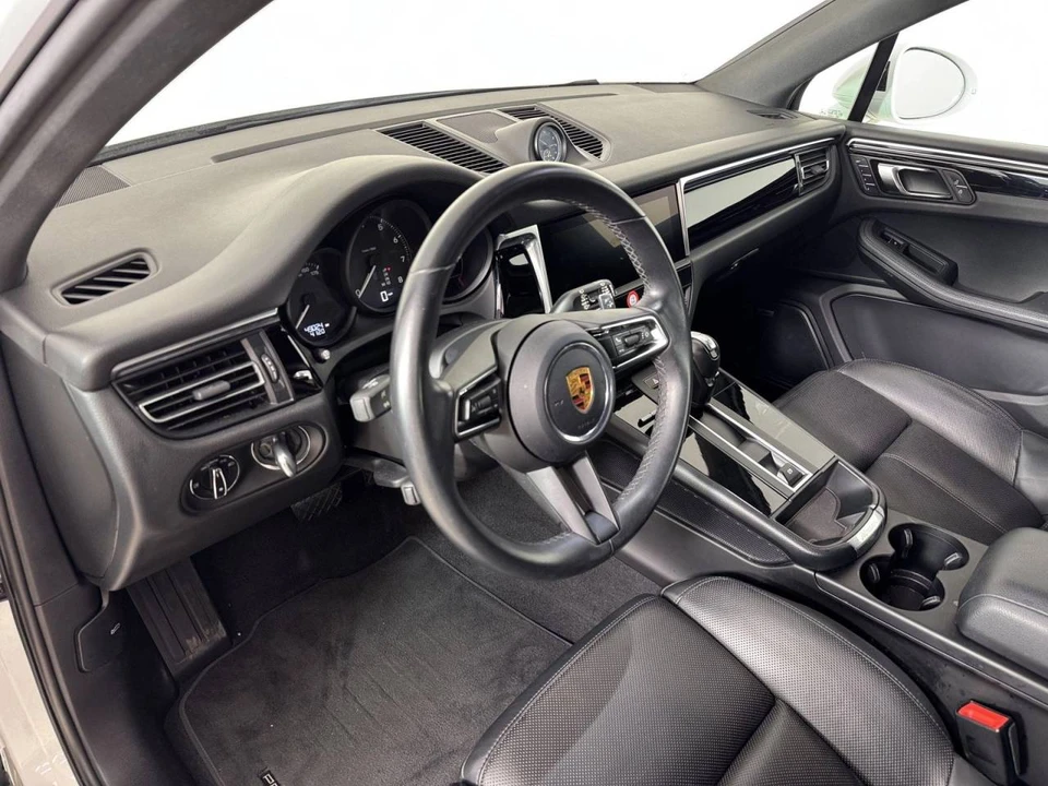 2022 Porsche Macan - Image 4 of 5