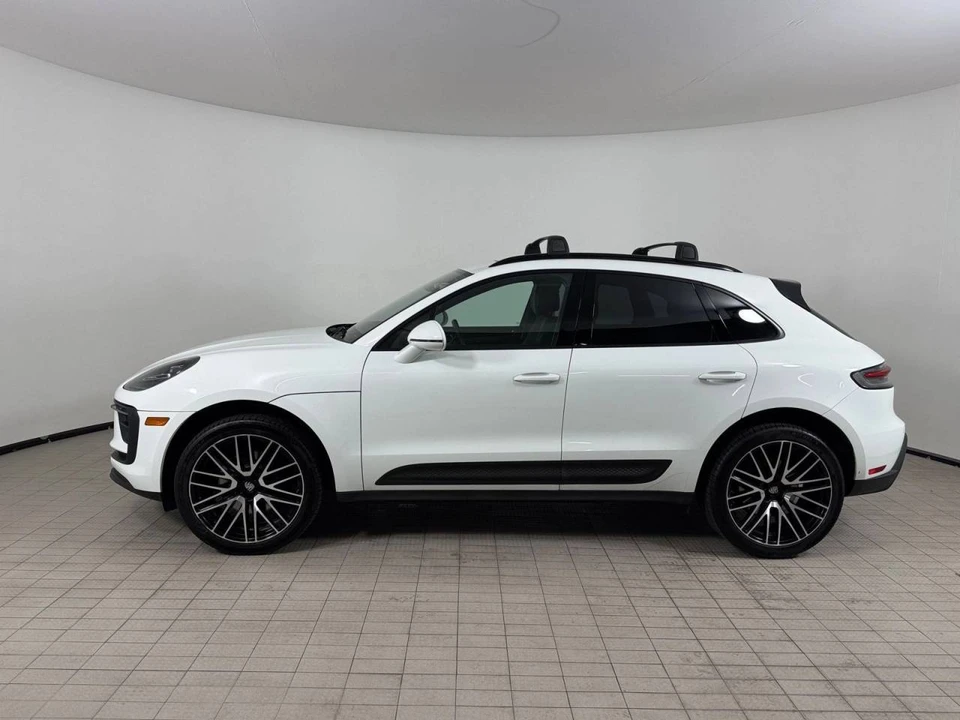 2022 Porsche Macan - Image 2 of 5