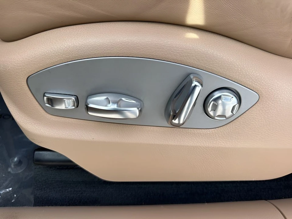 2022 Porsche Macan - Image 10 of 12