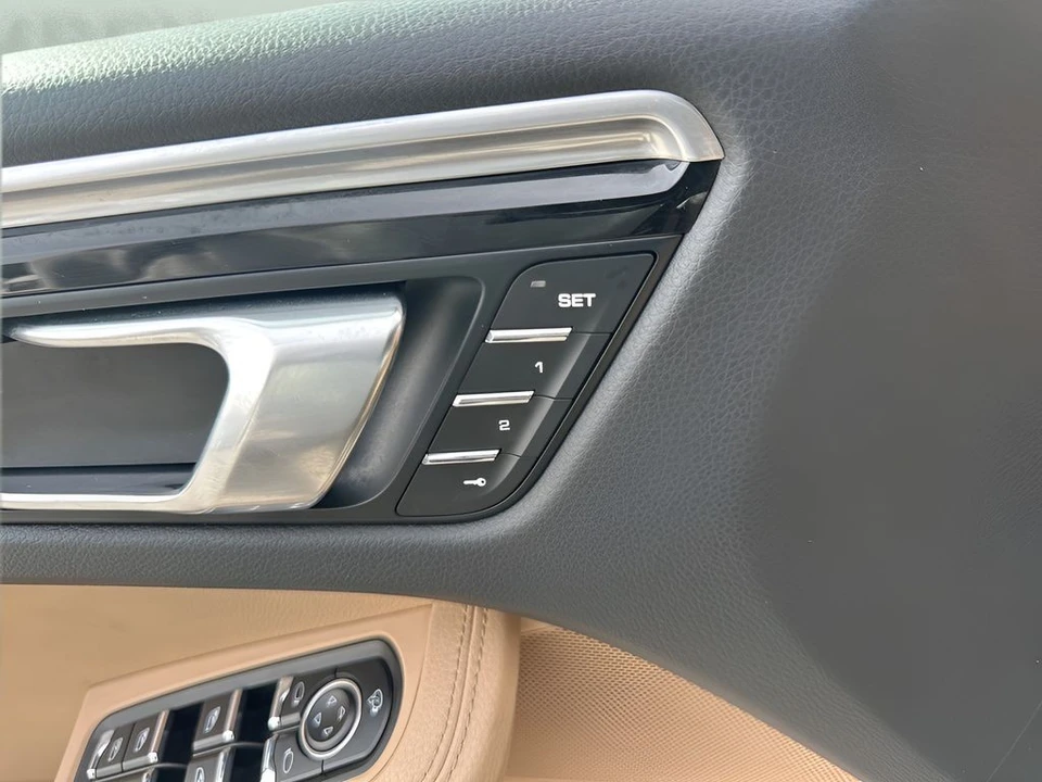 2022 Porsche Macan - Image 11 of 12