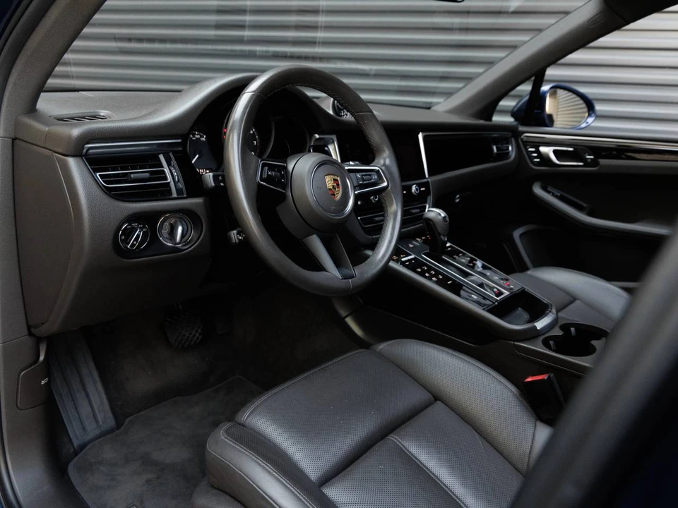 2022 Porsche Macan - Image 4 of 5