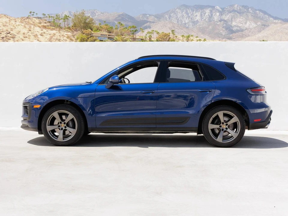 2022 Porsche Macan - Image 2 of 5