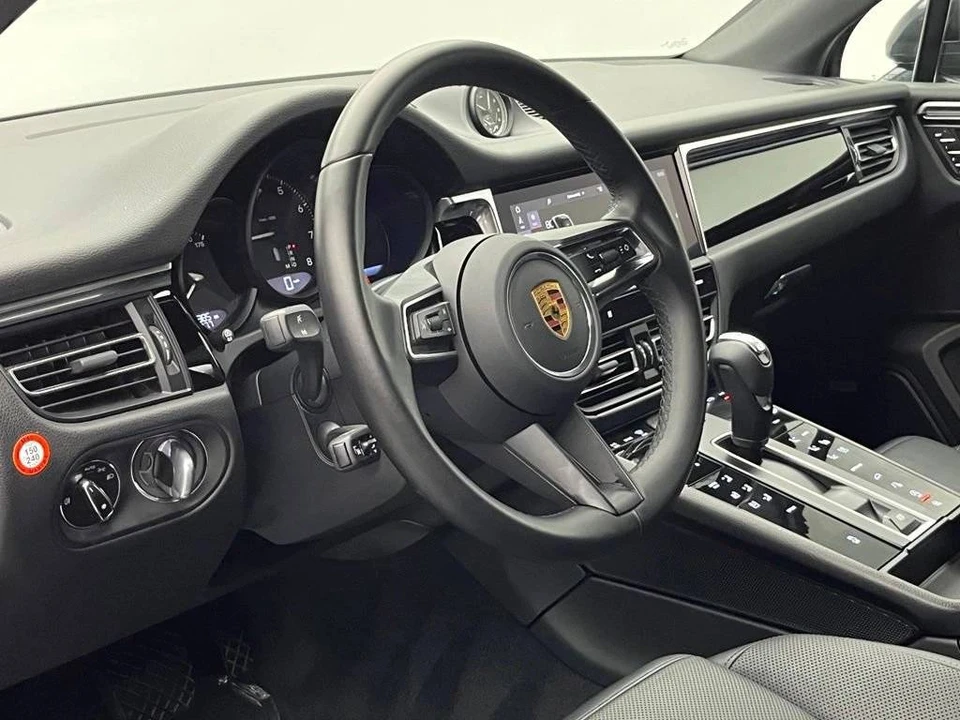 2022 Porsche Macan - Image 4 of 5