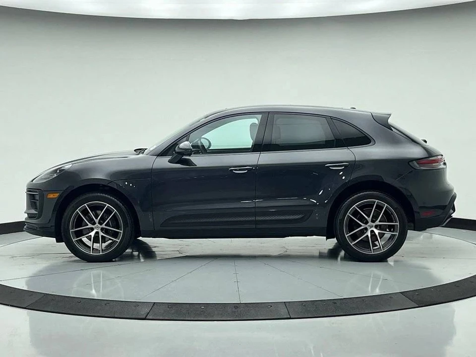 2022 Porsche Macan - Image 2 of 5