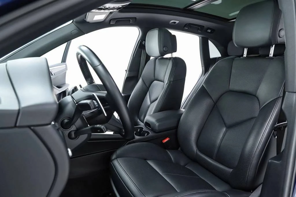 2022 Porsche Macan - Image 5 of 5
