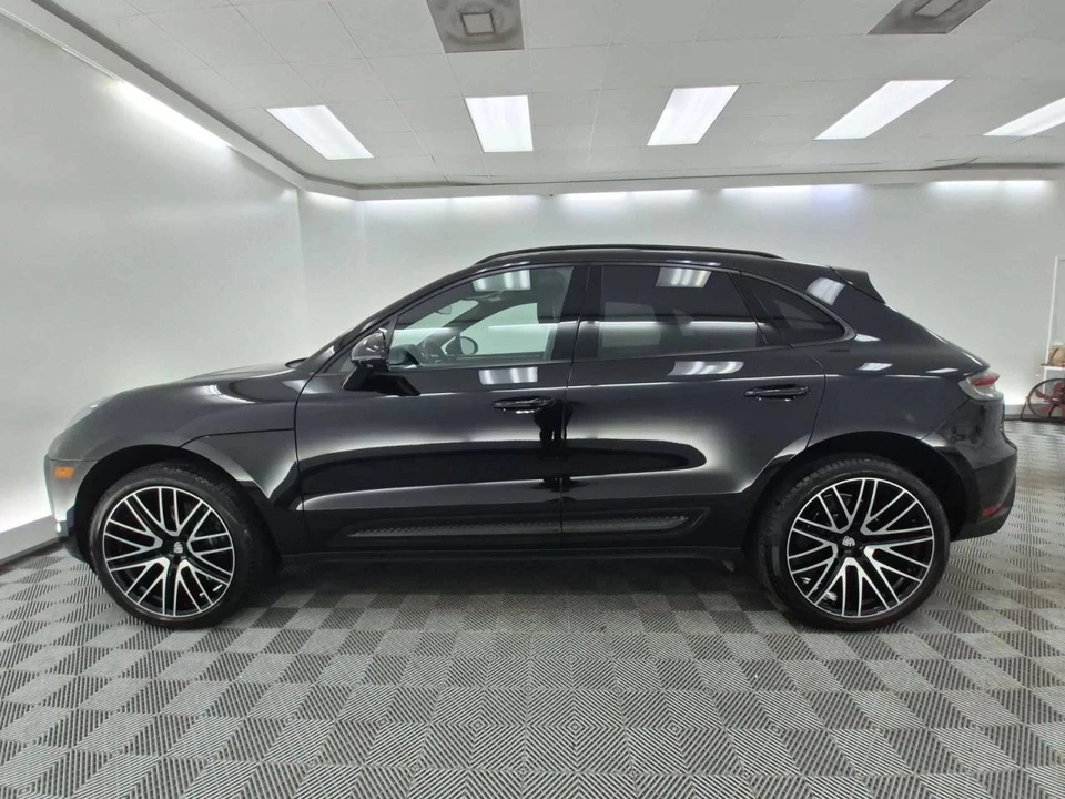 2022 Porsche Macan - Image 2 of 5