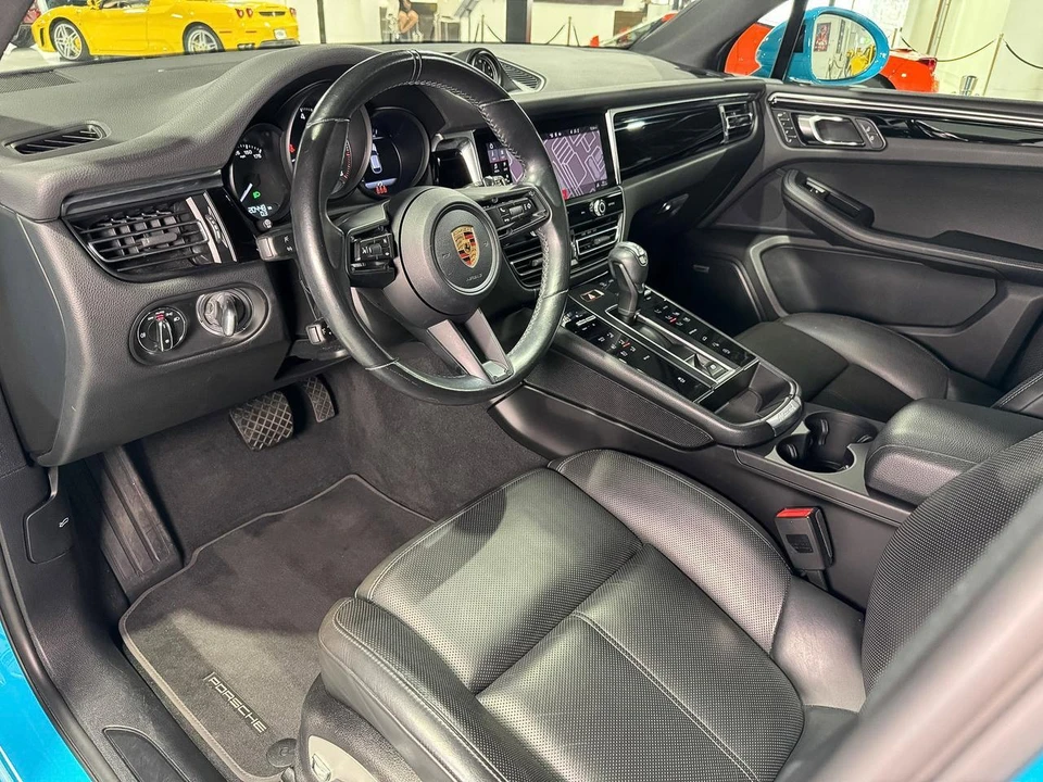 2022 Porsche Macan - Image 10 of 31