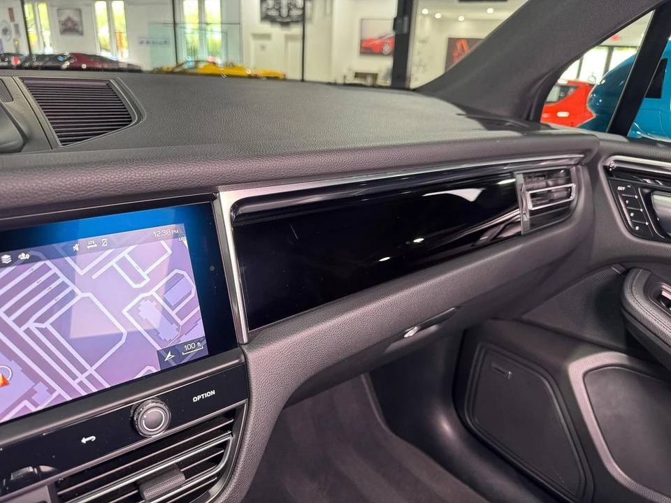 2022 Porsche Macan - Image 31 of 31