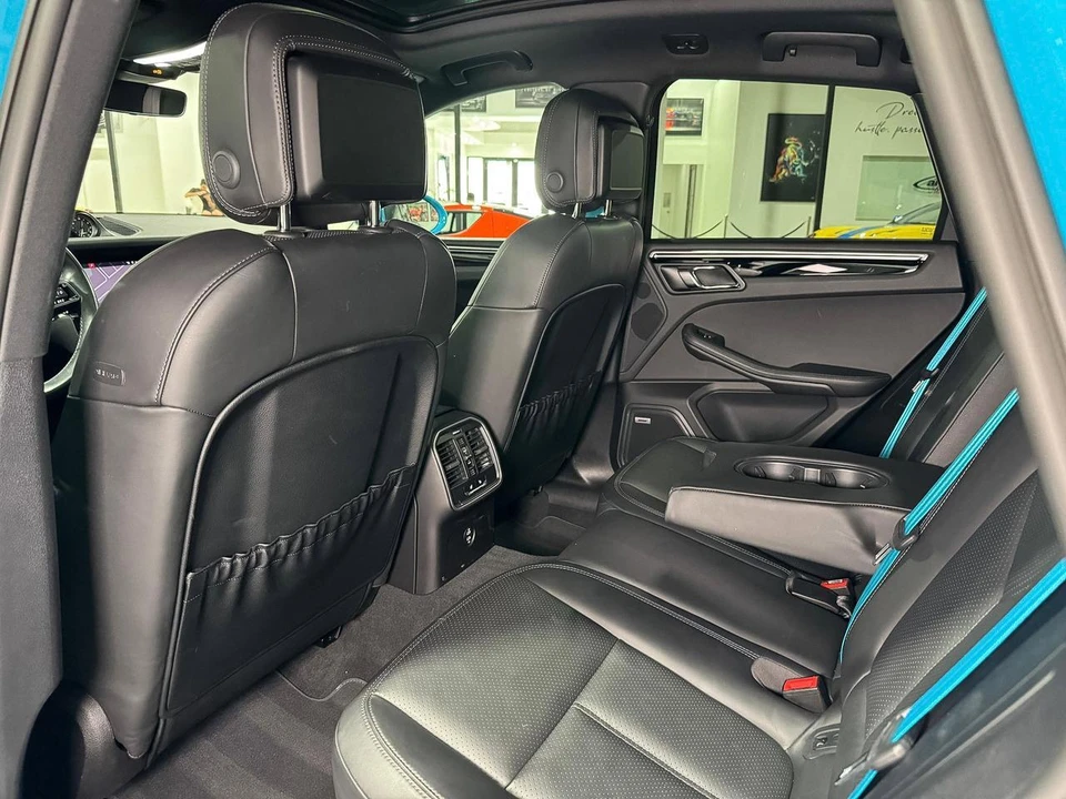 2022 Porsche Macan - Image 14 of 31