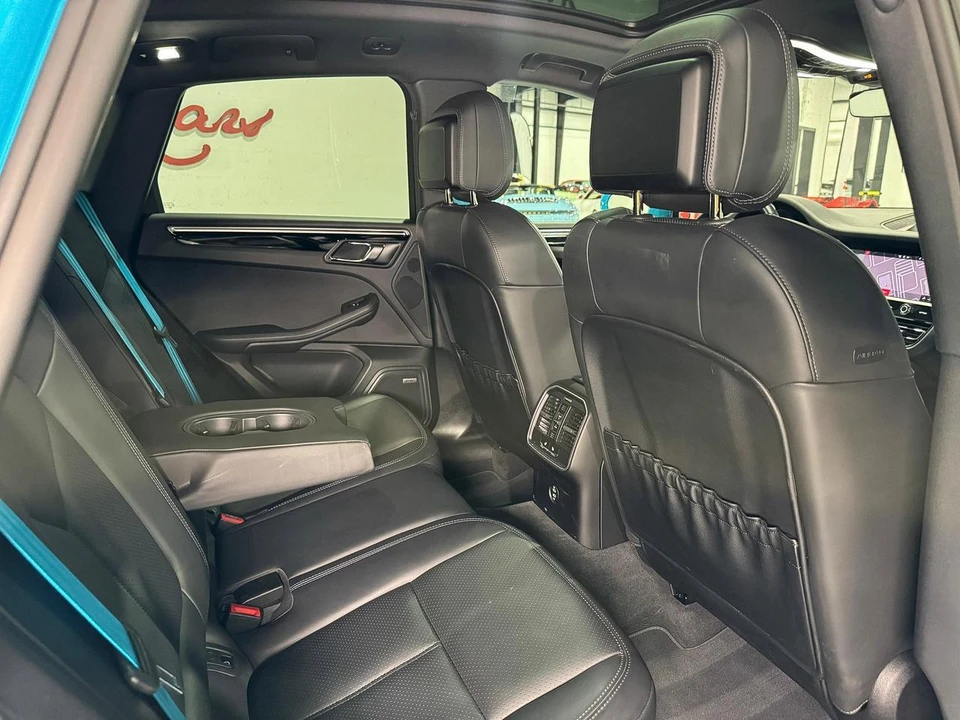 2022 Porsche Macan - Image 16 of 31