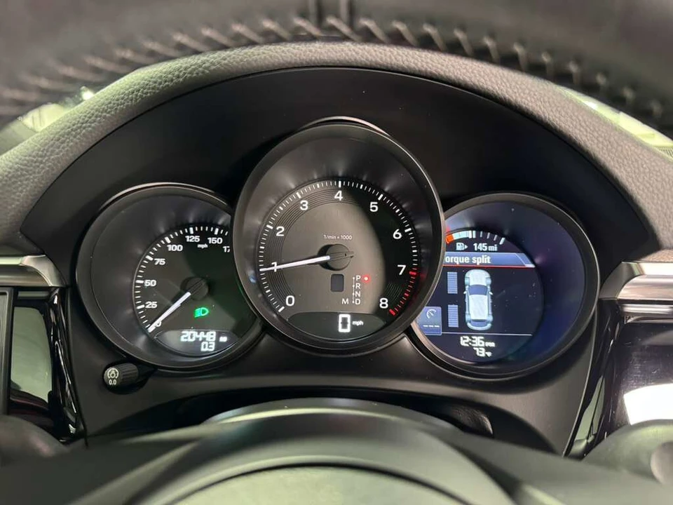 2022 Porsche Macan - Image 18 of 31