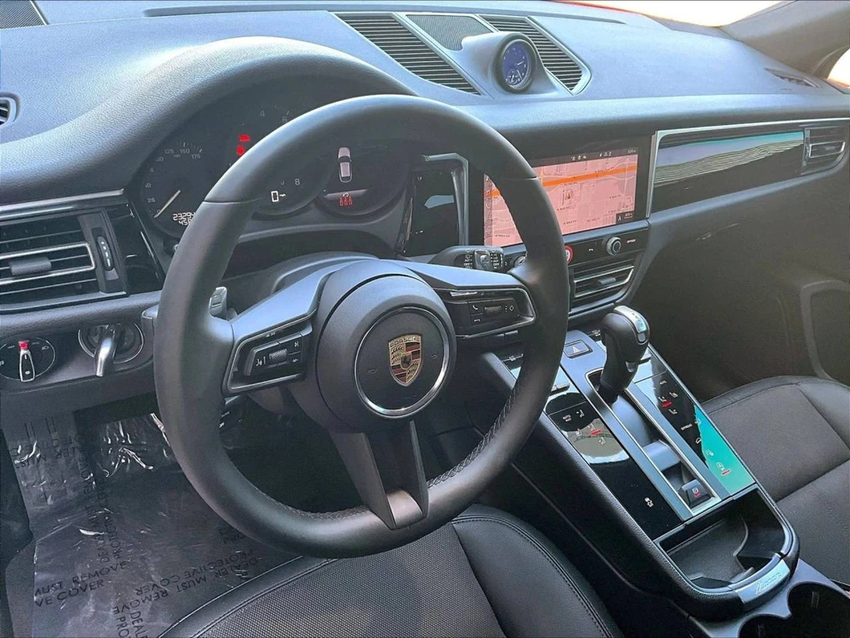 2022 Porsche Macan - Image 4 of 5