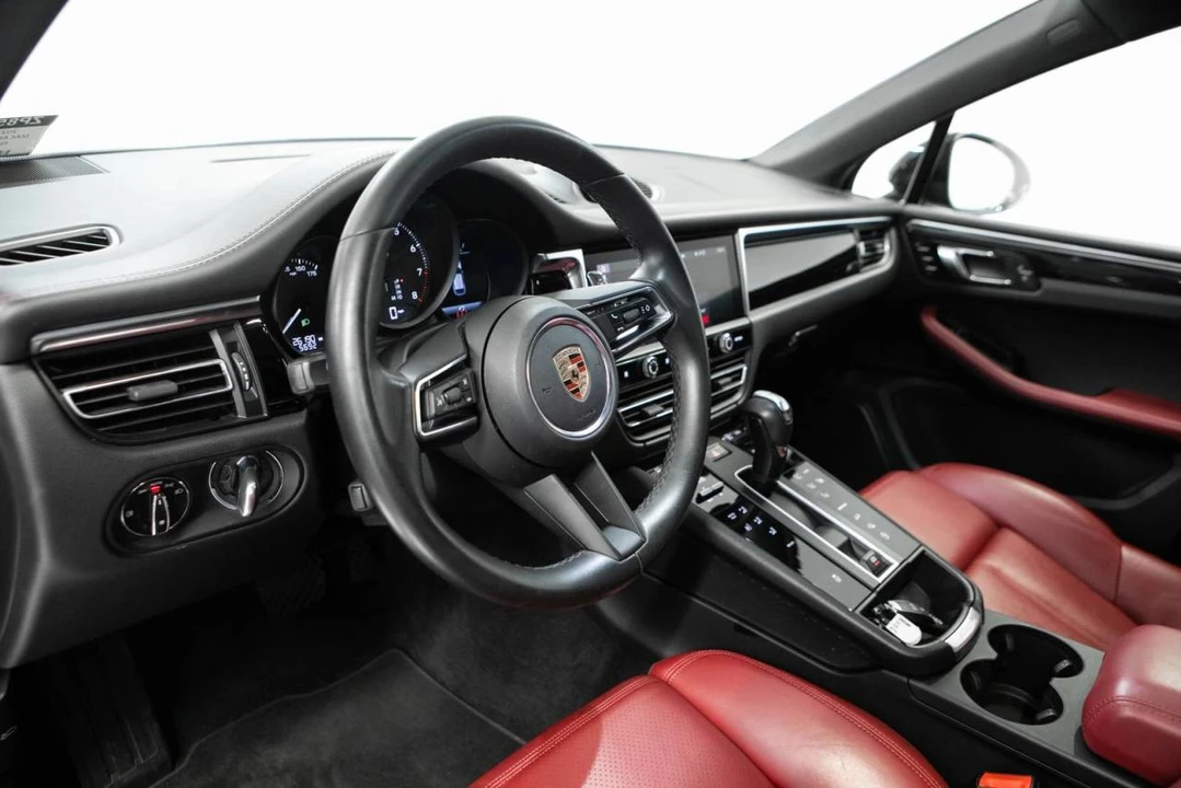 2022 Porsche Macan - Image 4 of 5