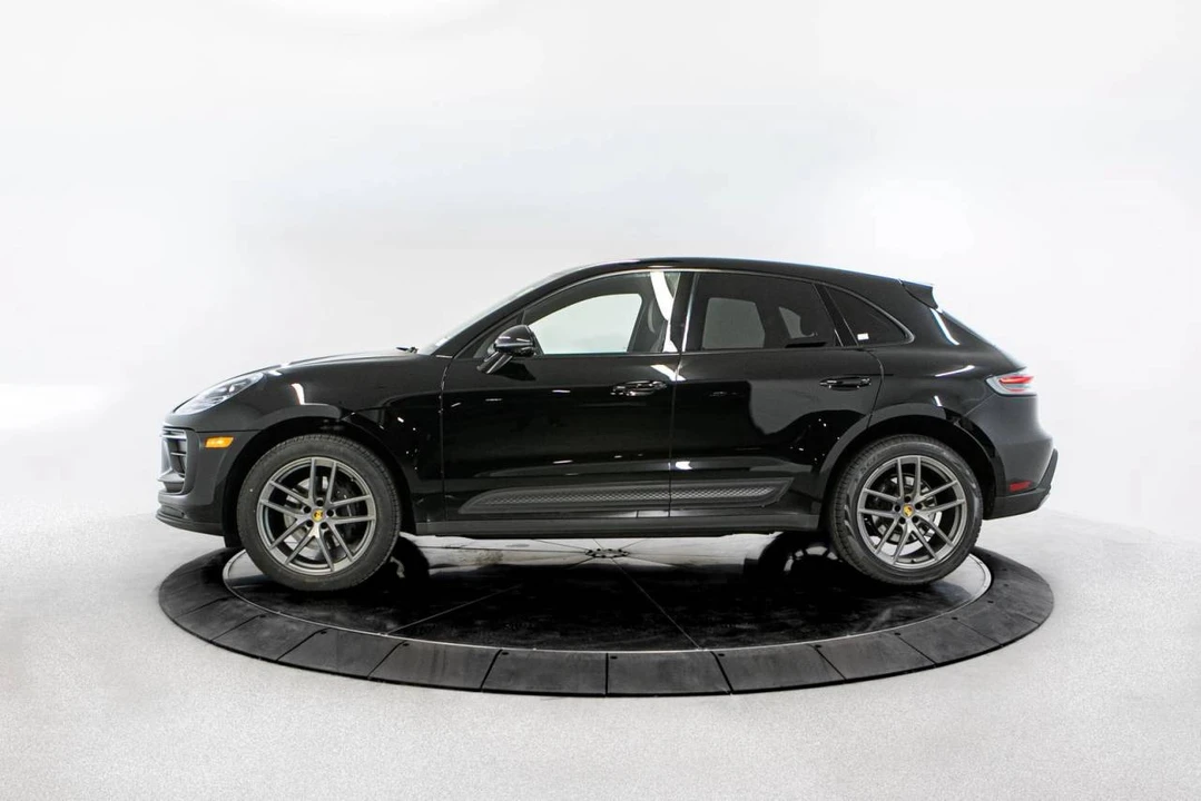 2022 Porsche Macan - Image 2 of 5