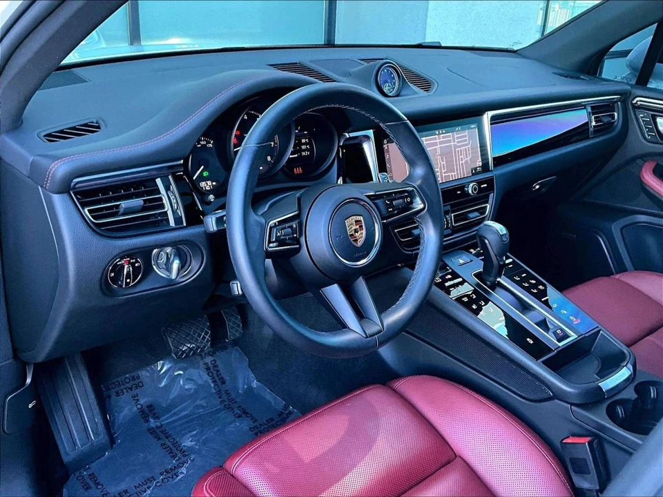 2022 Porsche Macan - Image 4 of 5