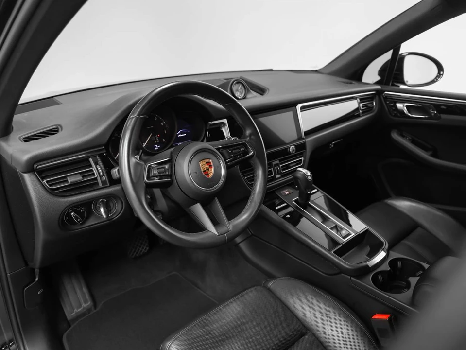 2022 Porsche Macan - Image 4 of 5
