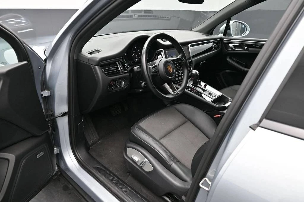 2022 Porsche Macan - Image 4 of 5