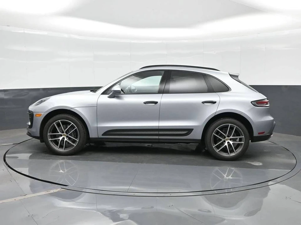 2022 Porsche Macan - Image 2 of 5