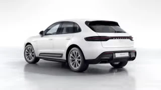 2022 Porsche Macan - Image 17 of 31