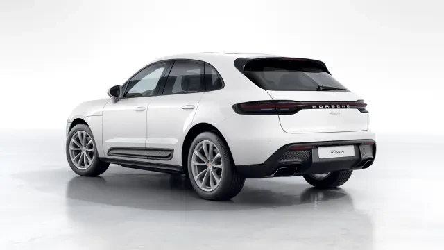 2022 Porsche Macan - Image 22 of 31