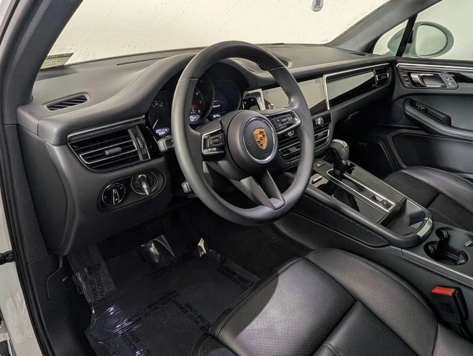 2022 Porsche Macan - Image 4 of 5