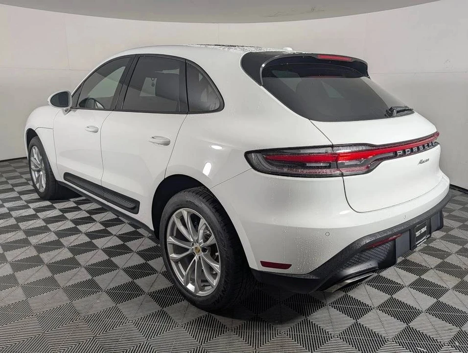 2022 Porsche Macan - Image 3 of 5