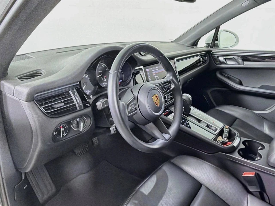 2022 Porsche Macan - Image 4 of 5