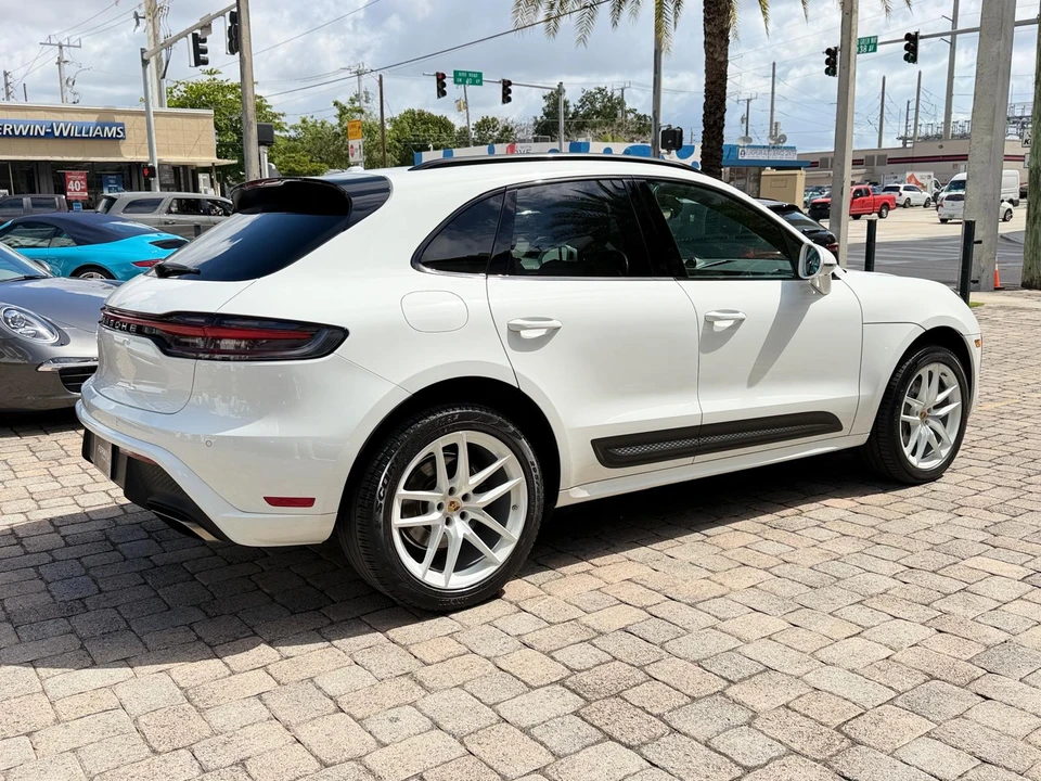 2022 Porsche Macan - Image 10 of 31