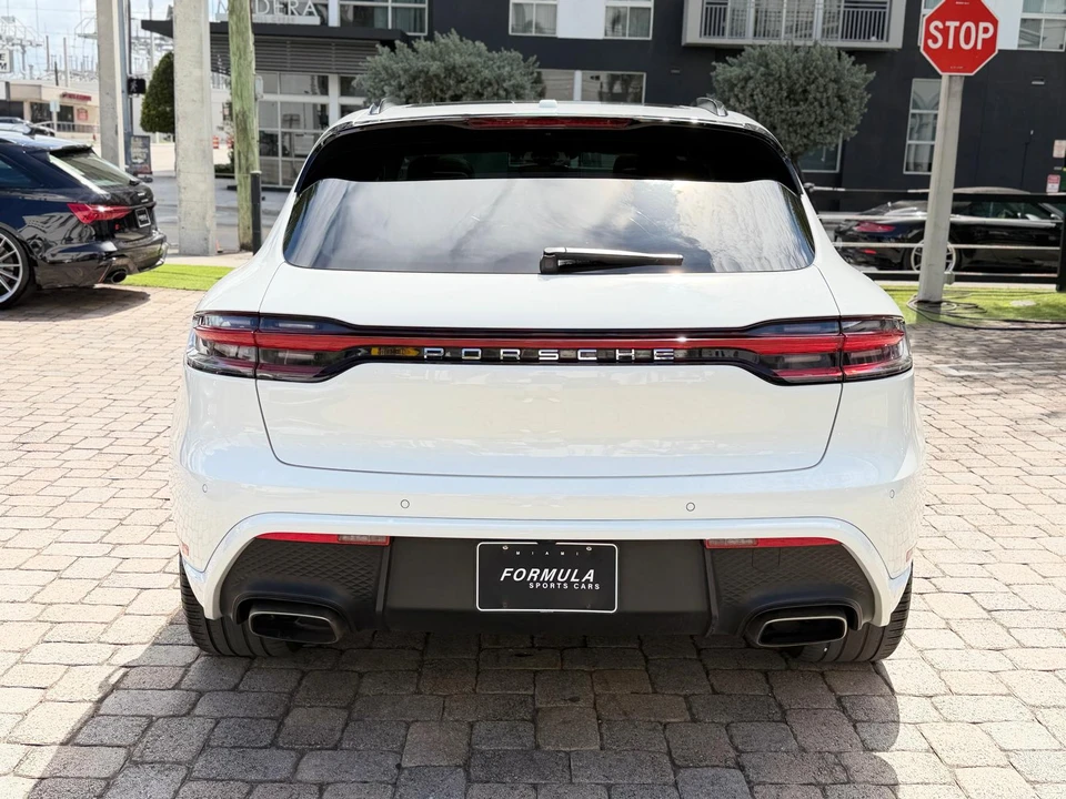 2022 Porsche Macan - Image 12 of 31