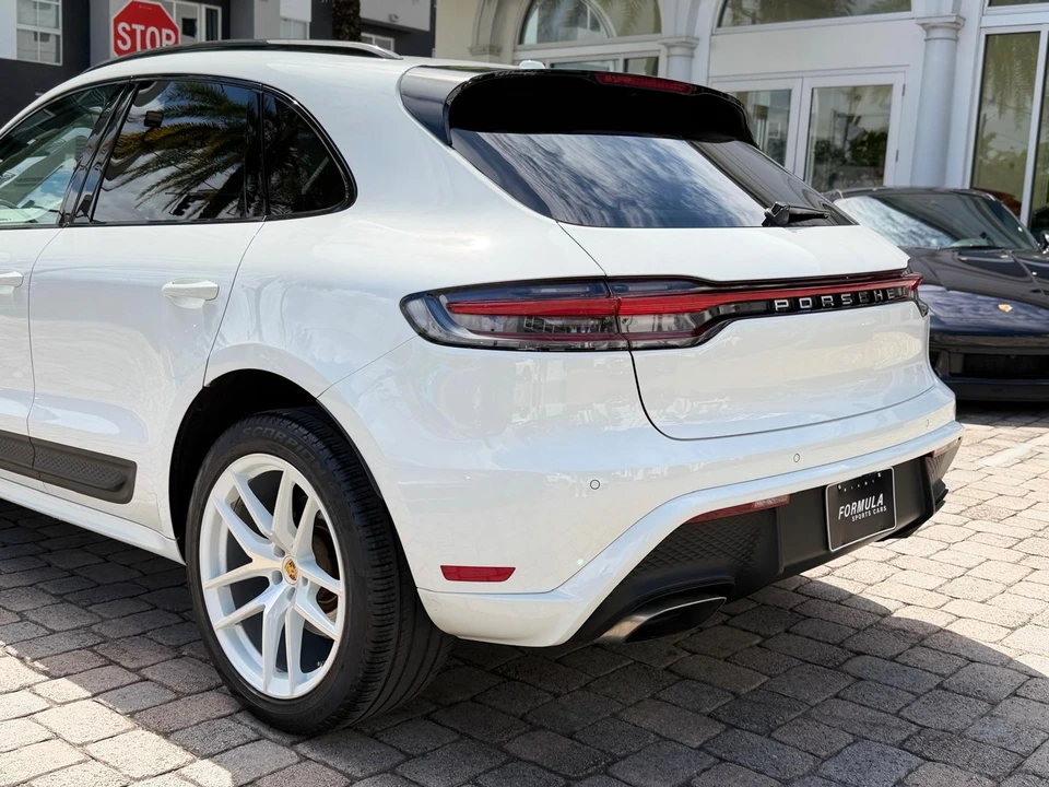 2022 Porsche Macan - Image 13 of 31