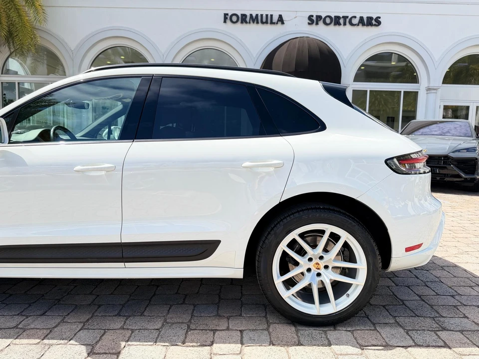 2022 Porsche Macan - Image 18 of 31