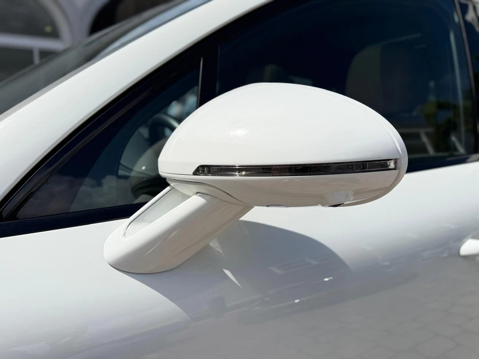 2022 Porsche Macan - Image 16 of 31