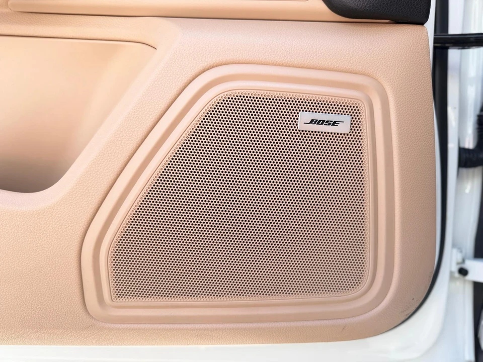 2022 Porsche Macan - Image 27 of 31