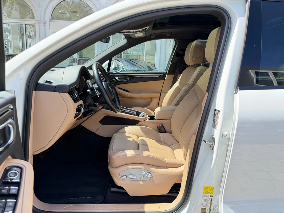 2022 Porsche Macan - Image 28 of 31